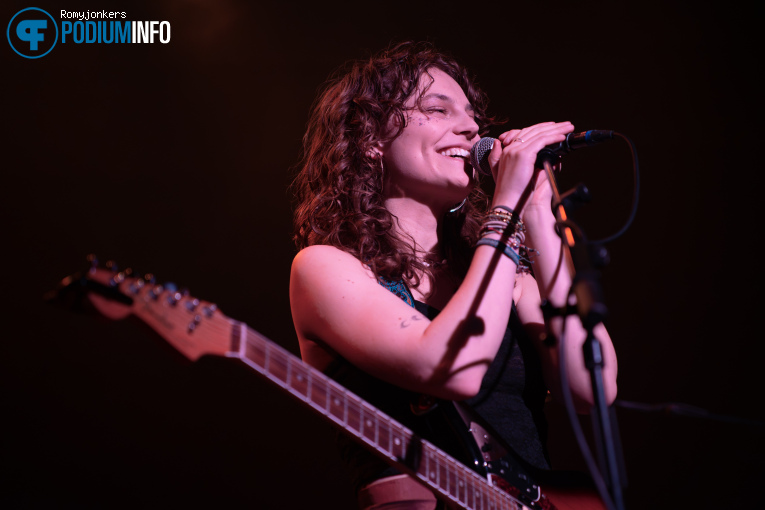 Iris Jean op Celine Cairo - 22/10 - TivoliVredenburg foto