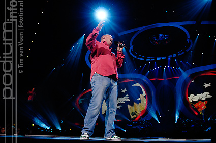 Paul de Leeuw op Marco Borsato - 21/10 - Gelredome foto