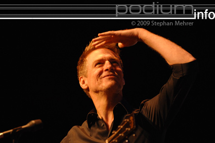 Bryan Adams op Bryan Adams - 13/11 - De Doelen foto