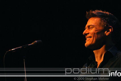 Bryan Adams op Bryan Adams - 13/11 - De Doelen foto