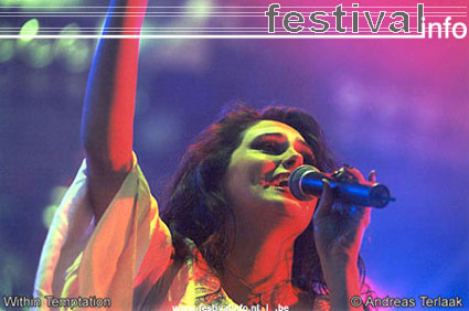 Within Temptation op Lowlands 2002 foto