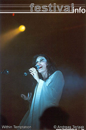 Within Temptation op Lowlands 2002 foto