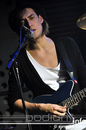 Kensington op C-mon & Kypski - 28/11 - Atak foto