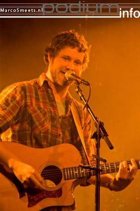 Dan Mangan op Laura Jansen - 6/12 - Effenaar foto