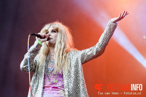 The Asteroids Galaxy Tour op Bevrijdingsfestival Utrecht 2010 foto