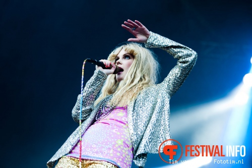 The Asteroids Galaxy Tour op Bevrijdingsfestival Utrecht 2010 foto