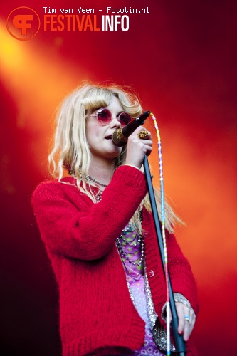 The Asteroids Galaxy Tour op Bevrijdingsfestival Utrecht 2010 foto