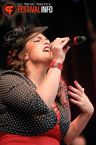 Caro Emerald op Dauwpop 2010 foto