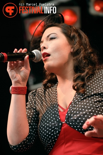 Caro Emerald op Dauwpop 2010 foto