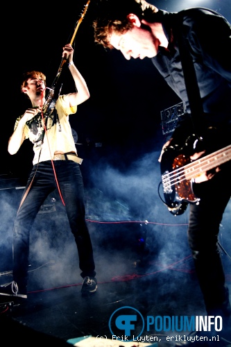 A Place To Bury Strangers op A Place to Bury Strangers - 26/5 - 013 foto