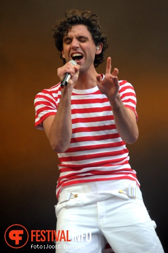 MIKA op Pinkpop 2010 foto