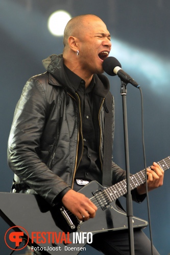 Danko Jones op Pinkpop 2010 foto