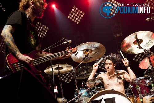 And So I Watch You From Afar op Them Crooked Vultures - 10/6 - HMH foto