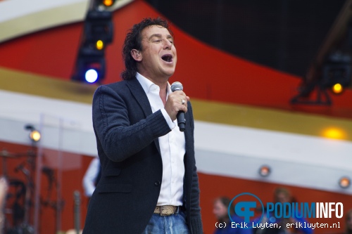 Marco Borsato op Guus Meeuwis - 14/6 - Philips stadion foto