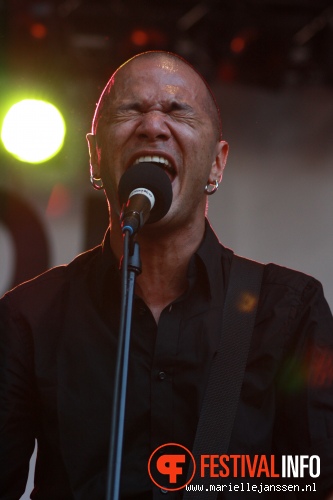 Danko Jones op Parkpop 2010 foto