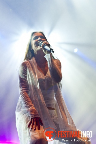 Tarja Turunen op Graspop 2010 foto