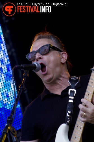 Jimmy Vaughan op Bospop 2010 foto