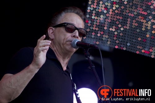 Jimmy Vaughan op Bospop 2010 foto