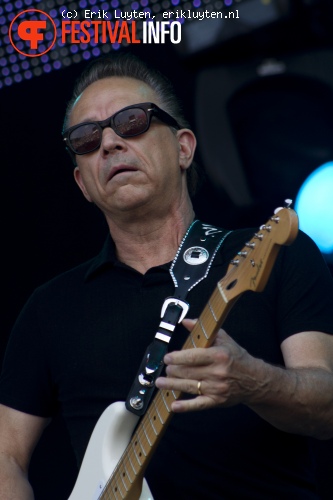 Jimmy Vaughan op Bospop 2010 foto