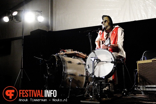 Dead Elvis & His One Man Grave op Geuzenpop 2010 foto