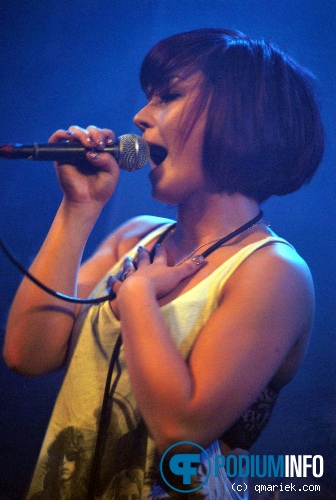 Mimi Soya op Only Seven Left - 21/10 - Paradiso foto