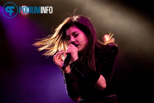 Marina and the Diamonds op Marina and the Diamonds - 28/11 - Melkweg foto