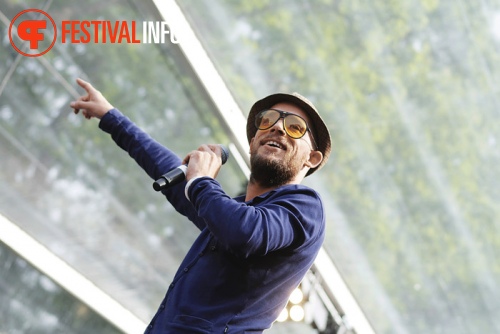 Ben L'Oncle Soul op Bevrijdingspop Haarlem 2011 foto