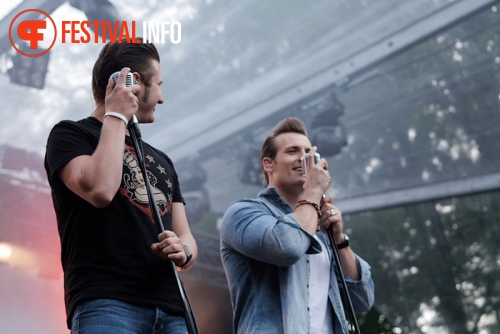 The Baseballs op Bevrijdingspop Haarlem 2011 foto