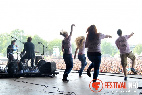 Handsome Poets op Bevrijdingsfestival Overijssel 2011 foto