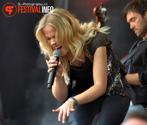 Ilse DeLange op Bevrijdingsfestival Wageningen 2011 foto