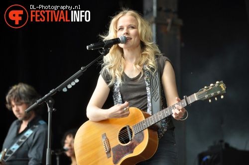 Ilse DeLange op Bevrijdingsfestival Wageningen 2011 foto