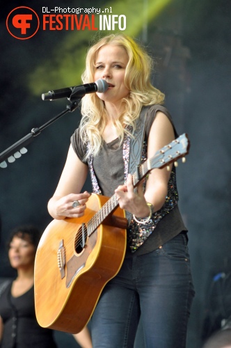 Ilse DeLange op Bevrijdingsfestival Wageningen 2011 foto