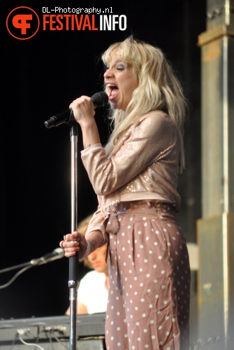 Jacqueline Govaert op Bevrijdingsfestival Wageningen 2011 foto