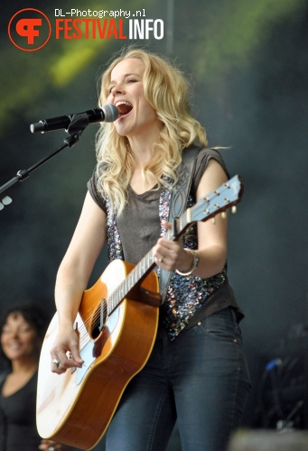 Ilse DeLange op Bevrijdingsfestival Wageningen 2011 foto