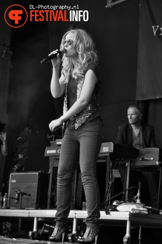 Ilse DeLange op Bevrijdingsfestival Wageningen 2011 foto