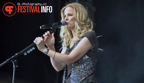 Ilse DeLange op Bevrijdingsfestival Wageningen 2011 foto