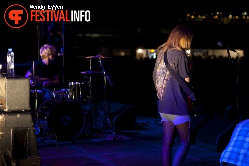 Blood Red Shoes op Bevrijdingsfestival Groningen 2011 foto