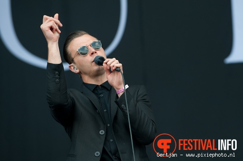 Hurts op Pinkpop 2011 foto