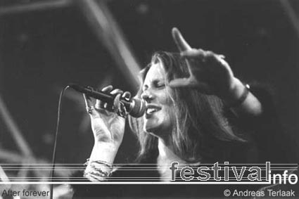 After Forever op Paaspop 2002 foto