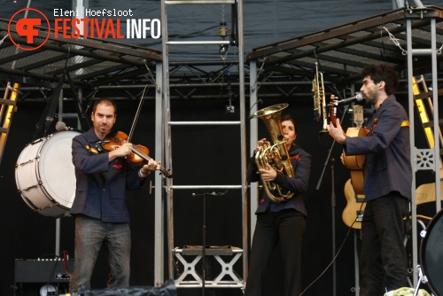 Les Ogres de Barback op Dour Festival 2011 foto