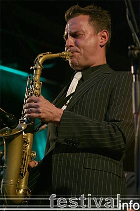 Foto New Cool Collective op Bevrijdingsfestival Brabant 2006