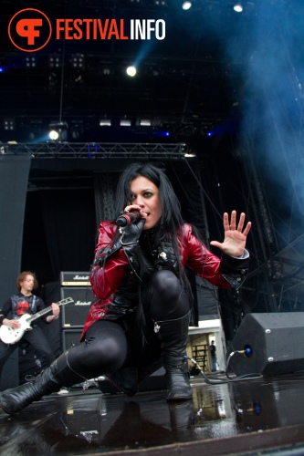 Lacuna Coil op Graspop Metal Meeting 2011 foto