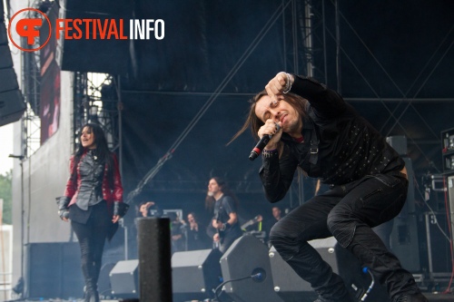 Lacuna Coil op Graspop Metal Meeting 2011 foto