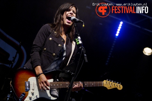 Yasmin op Bospop 2011 foto