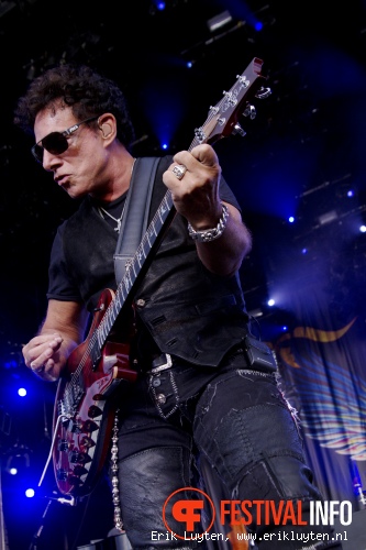 Journey op Bospop 2011 foto