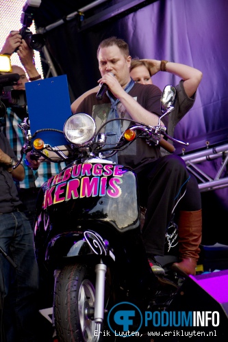 Zanger Rinus op Zanger Rinus - 27/7 - Kermis FM Podium foto