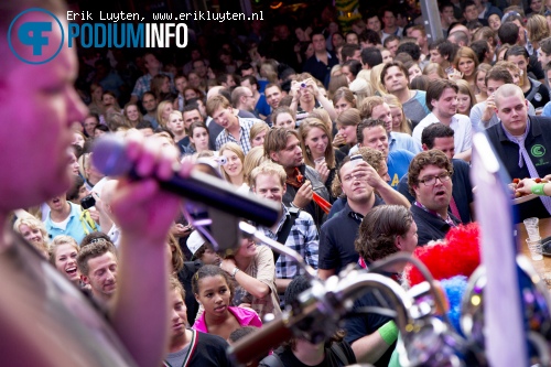 Zanger Rinus op Zanger Rinus - 27/7 - Kermis FM Podium foto