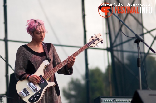 Warpaint op Off Festival 2011 foto