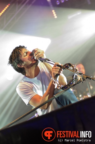 Young the Giant op Lowlands 2011 - dag 2 foto