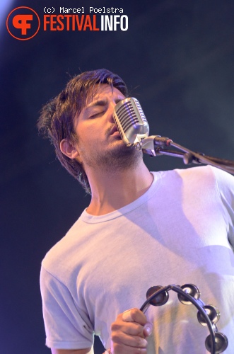Young the Giant op Lowlands 2011 - dag 2 foto
